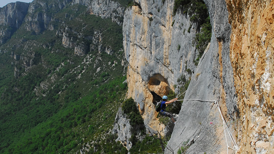 Parcours aventure avec descente en rappel de 150m dans les Gorges du Verdon